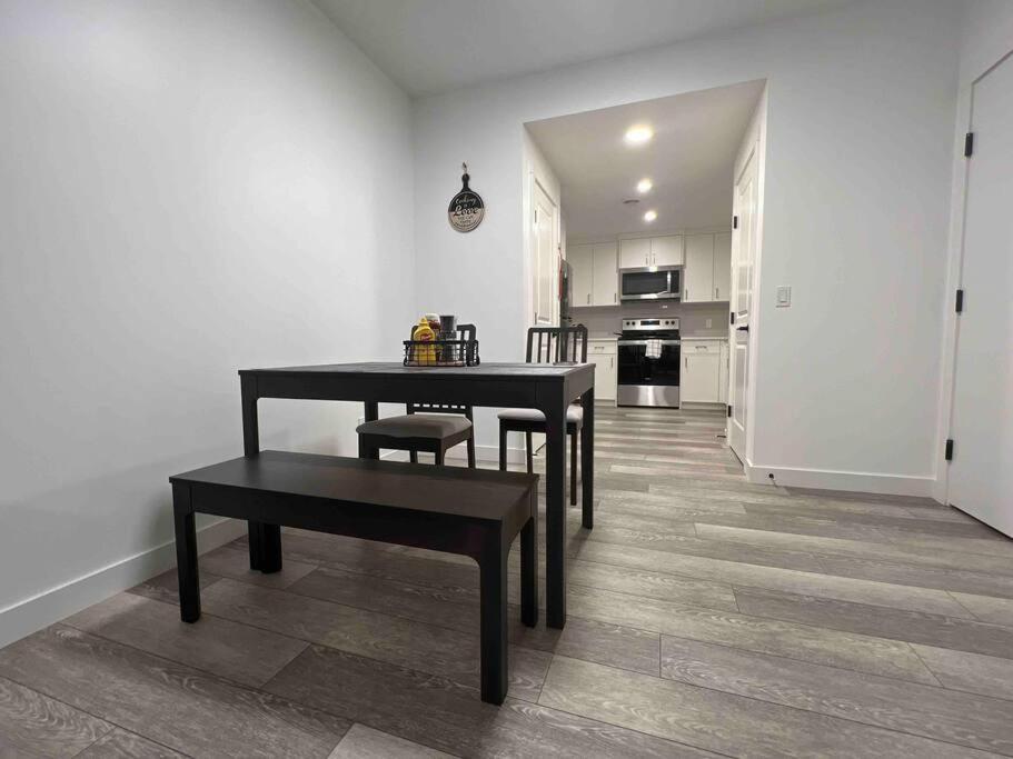 Newly Built 2 Bedroom Suite With Free Parking - Close To Banff National Park, YYC Exteriér fotografie