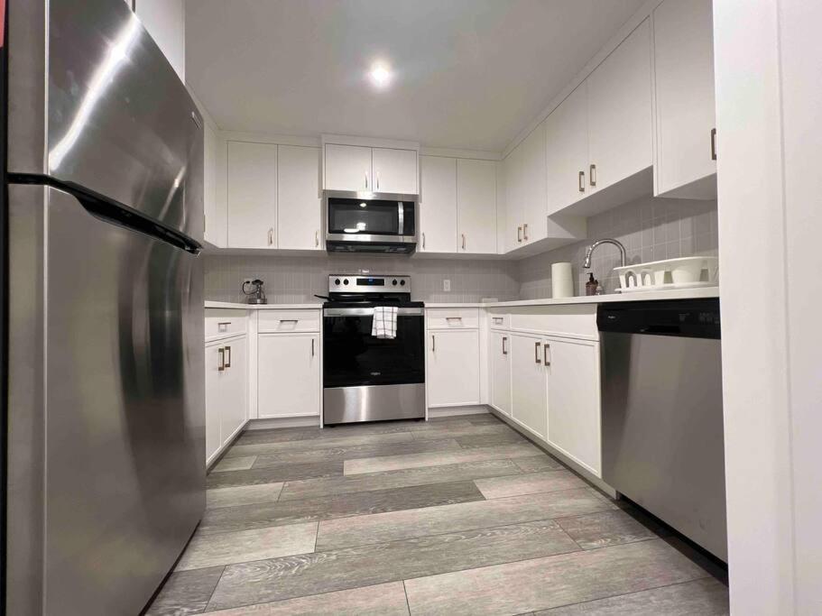 Newly Built 2 Bedroom Suite With Free Parking - Close To Banff National Park, YYC Exteriér fotografie